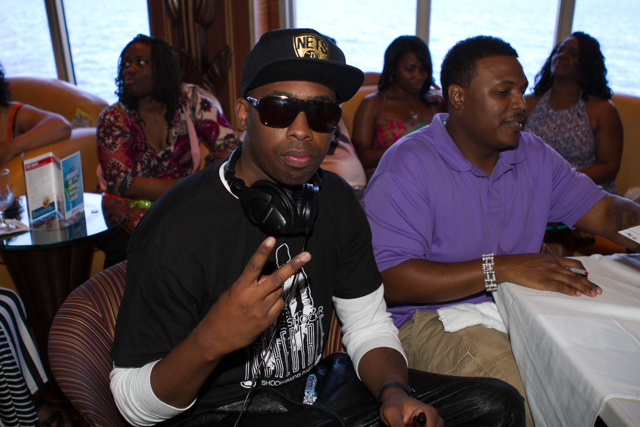 Celebrity Autograph Signings on FV 14'