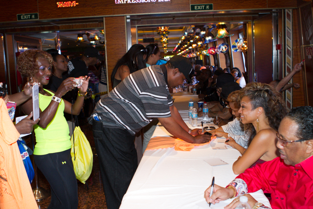 Celebrity Autograph Signings on FV 14'