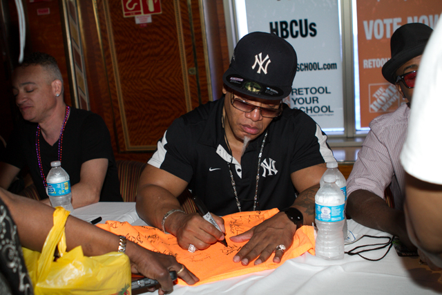 Celebrity Autograph Signings on FV 14'