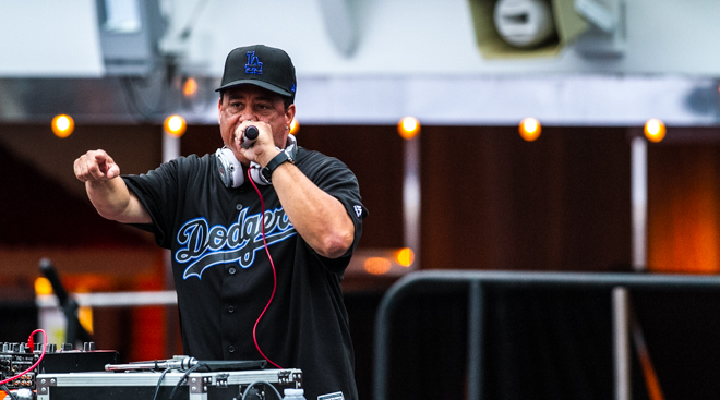 Fantastic Sail Away Party, Featuring R. Kelly and Legends of Hip Hop: Straight Outta Compton Edition