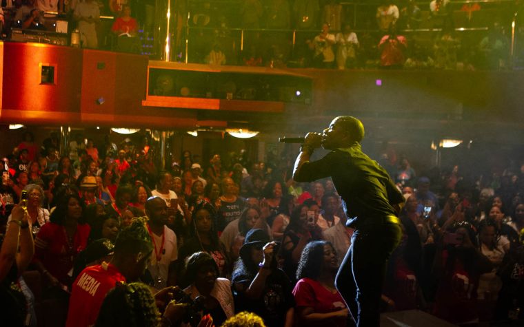 Kirk Franklin Surprises the Tom Joyner Fantastic Voyage!