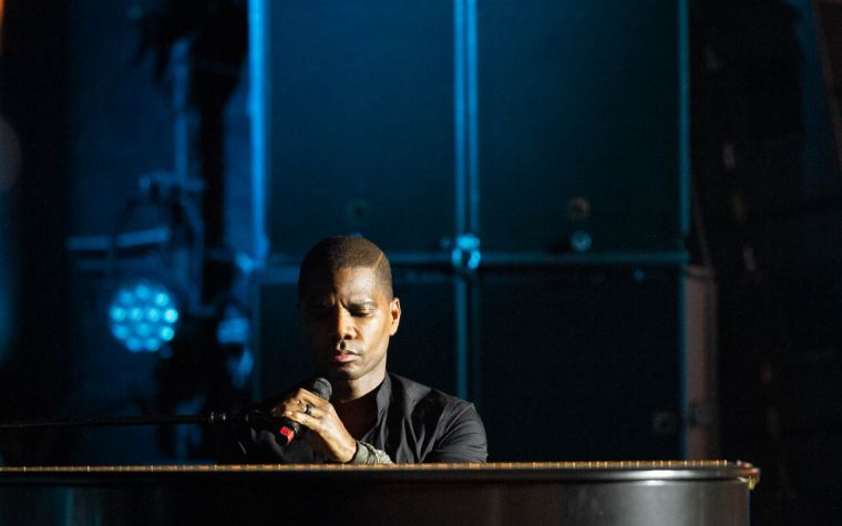 Kirk Franklin Surprises the Tom Joyner Fantastic Voyage!