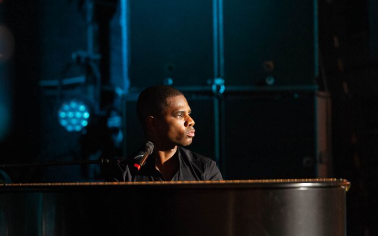 Kirk Franklin Surprises the Tom Joyner Fantastic Voyage!