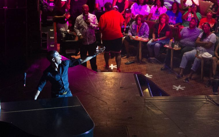 Kirk Franklin Surprises the Tom Joyner Fantastic Voyage!