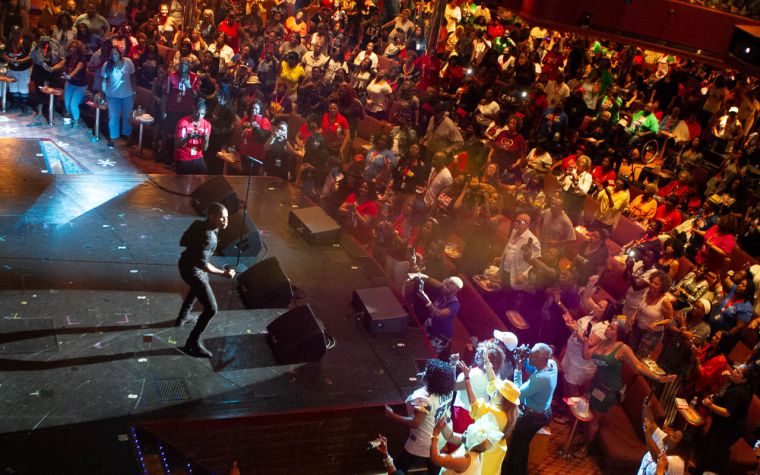 Kirk Franklin Surprises the Tom Joyner Fantastic Voyage!