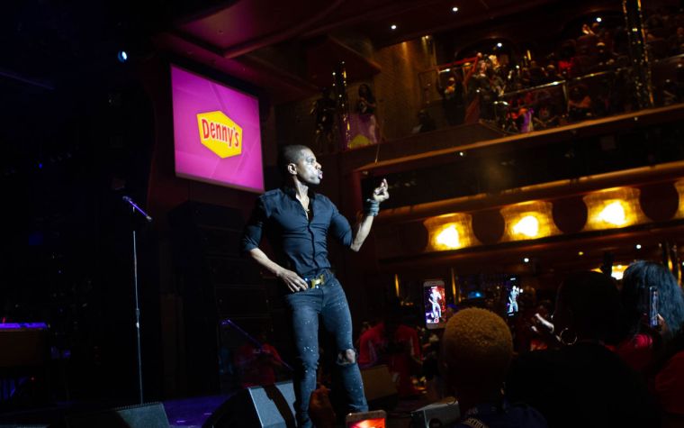 Kirk Franklin Surprises the Tom Joyner Fantastic Voyage!
