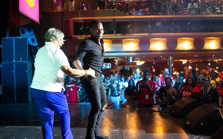 Kirk Franklin Surprises the Tom Joyner Fantastic Voyage!