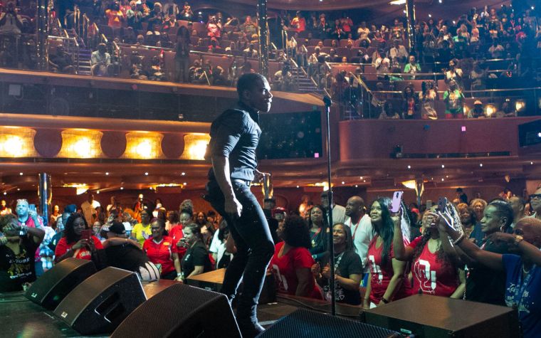 Kirk Franklin Surprises the Tom Joyner Fantastic Voyage!