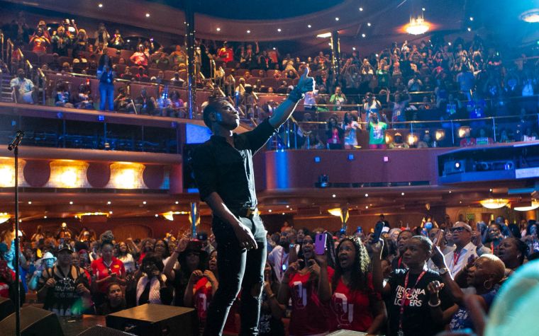 Kirk Franklin Surprises the Tom Joyner Fantastic Voyage!