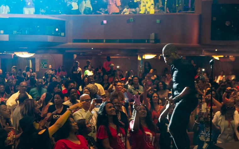 Kirk Franklin Surprises the Tom Joyner Fantastic Voyage!