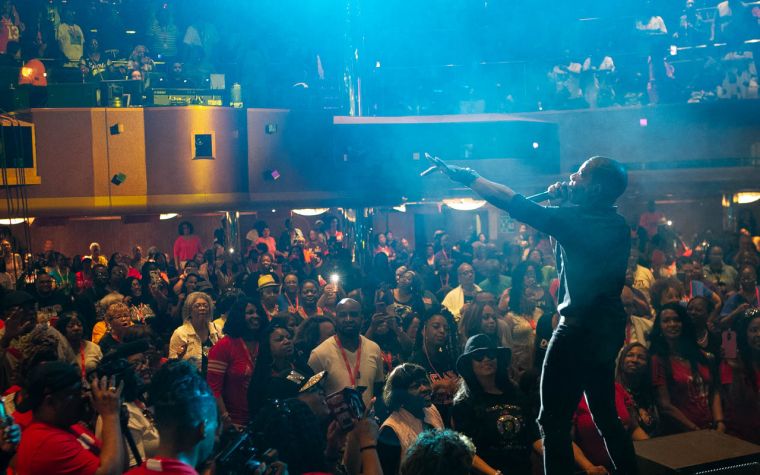 Kirk Franklin Surprises the Tom Joyner Fantastic Voyage!