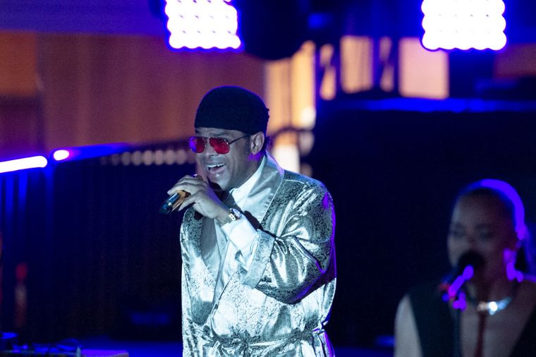 Denny's Presents MAXWELL