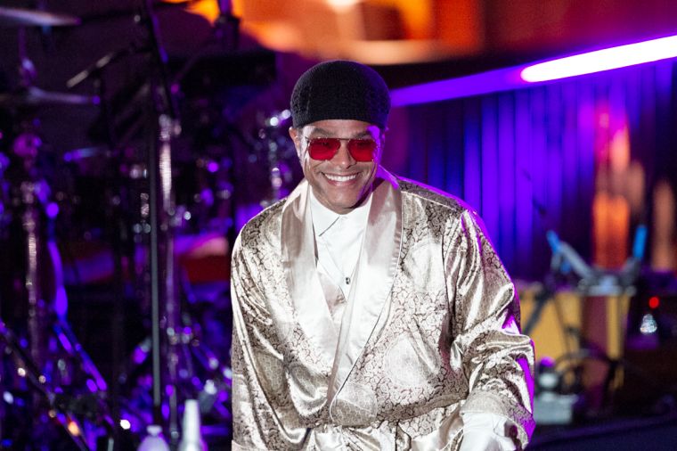 Denny's Presents MAXWELL