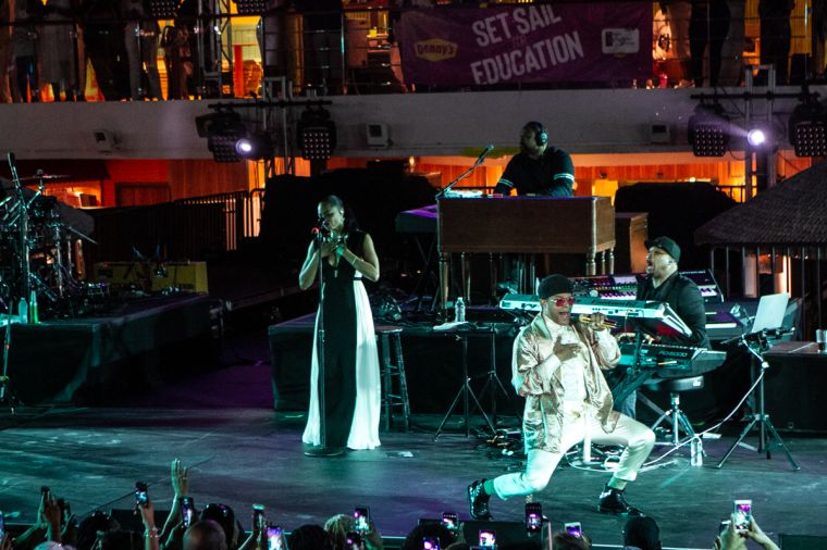 Denny's Presents MAXWELL