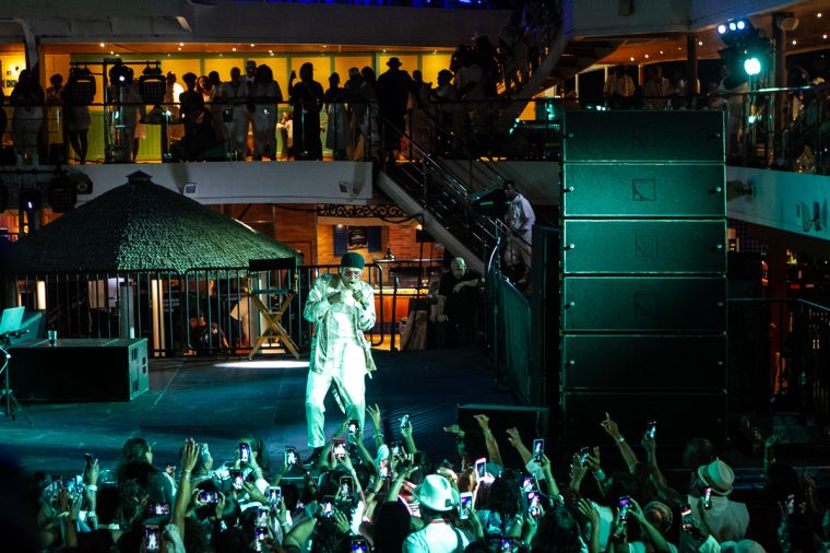 Denny's Presents MAXWELL