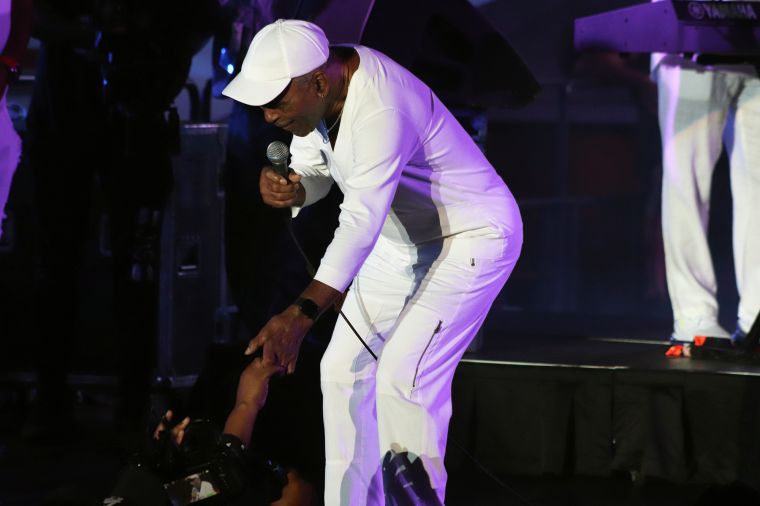 Maze shakes fans hands on The Tom Joyner Foundation Fantastic Voyage 20 in 2021