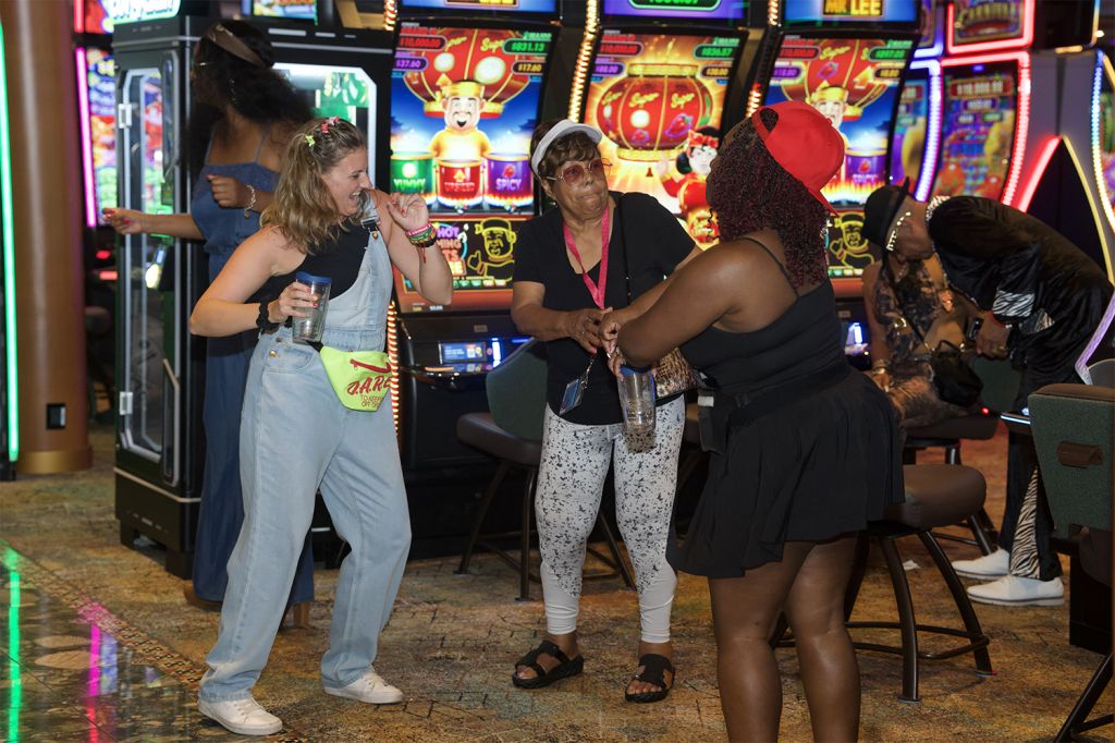 Reach Media - Syndicated | Tom Joyner Foundation Fantsic Voyage 2026 Website | 2025-11-28