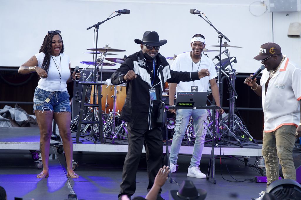 Reach Media - Syndicated | Tom Joyner Foundation Fantsic Voyage 2026 Website | 2025-11-28